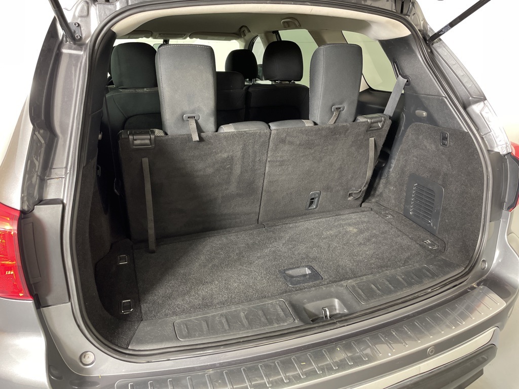 2020 Nissan Pathfinder S photo 35