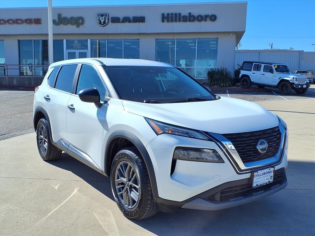 2023 Nissan Rogue S's photo