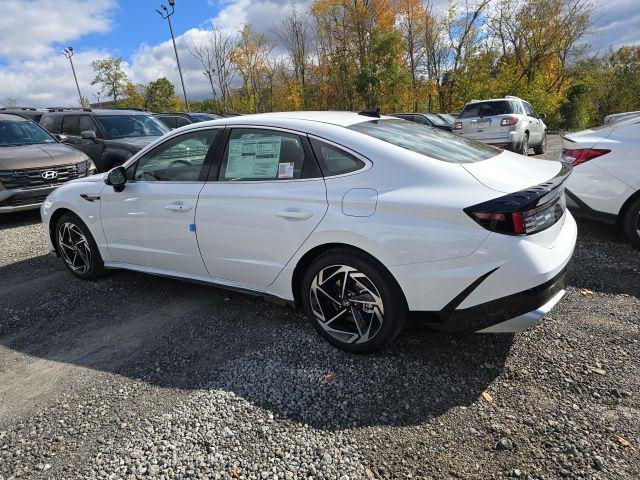 2026 Hyundai Sonata SEL Sport photo 2