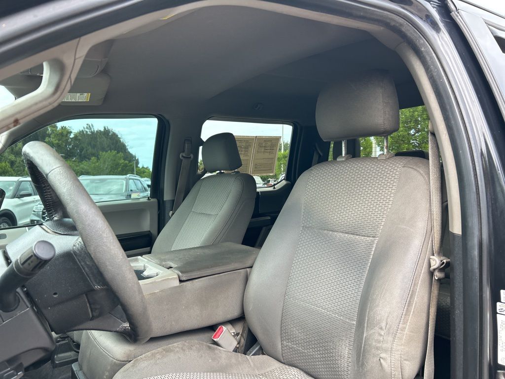 2015 Ford F-150 XLT photo 12