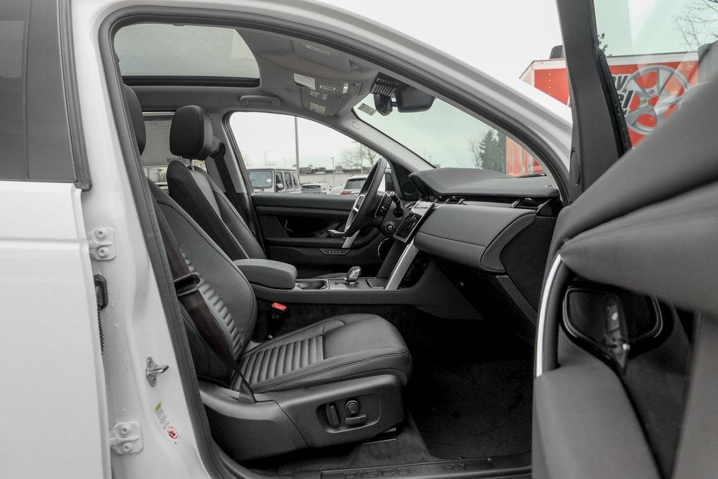 2025 Land Rover Discovery Sport S photo 18