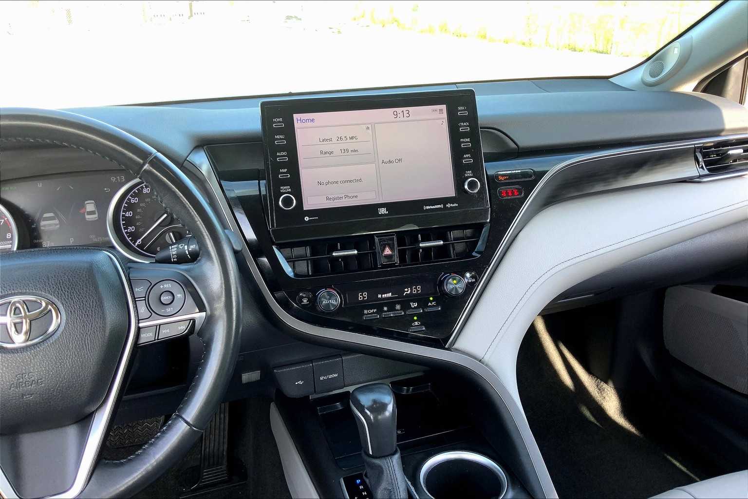 2022 Toyota Camry XLE V6 photo 6