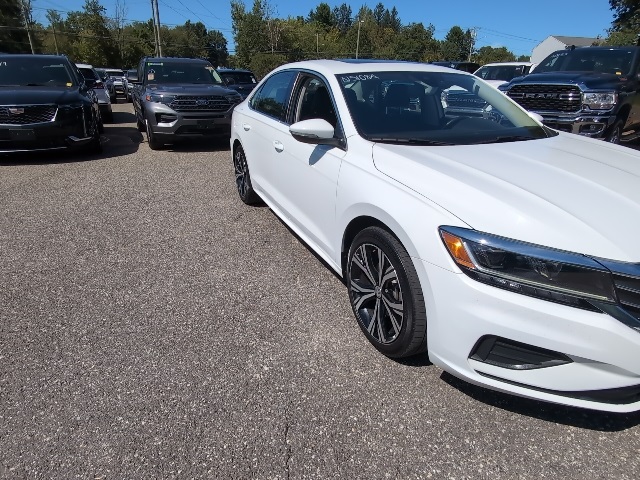 2021 Volkswagen Passat 2.0T SE photo 4