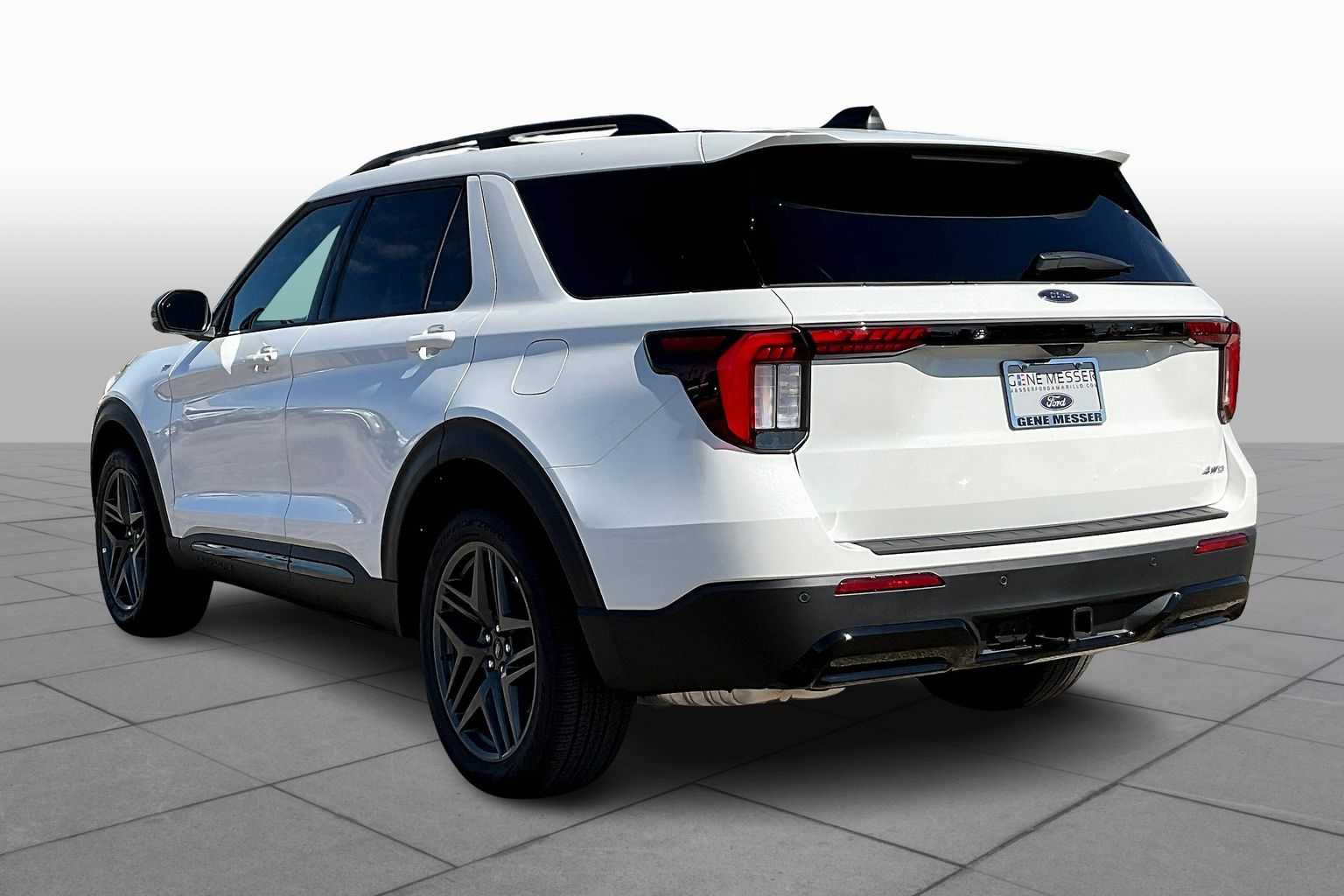 2025 Ford Explorer ST-Line photo 11
