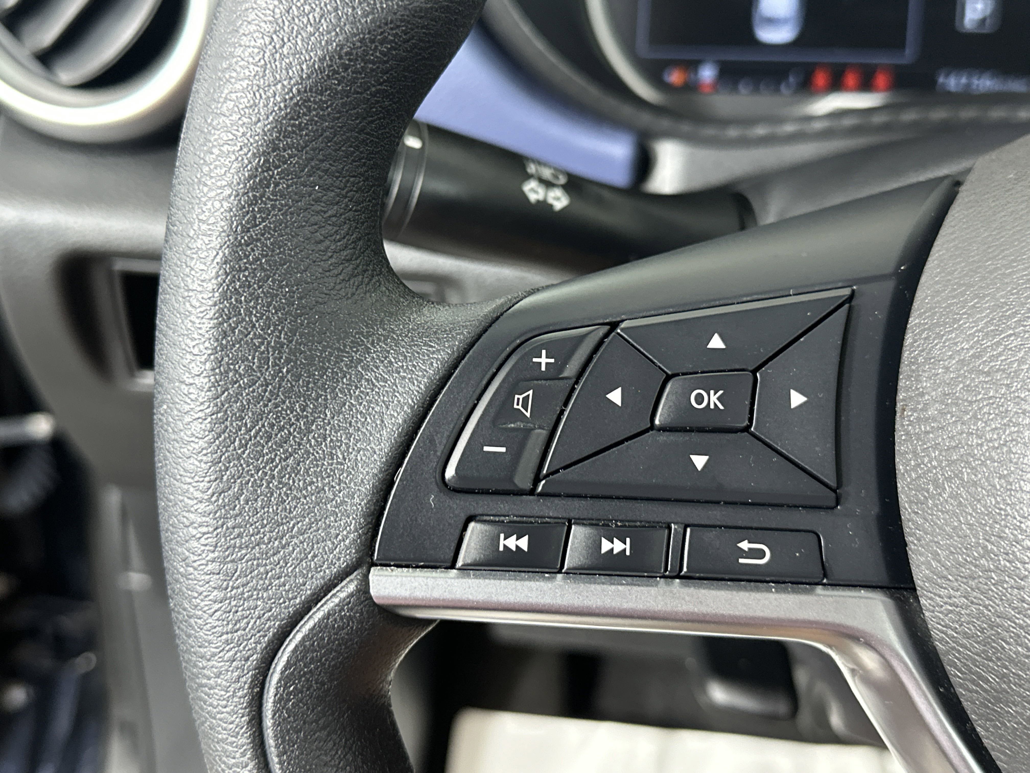 2023 Nissan Versa SV photo 10
