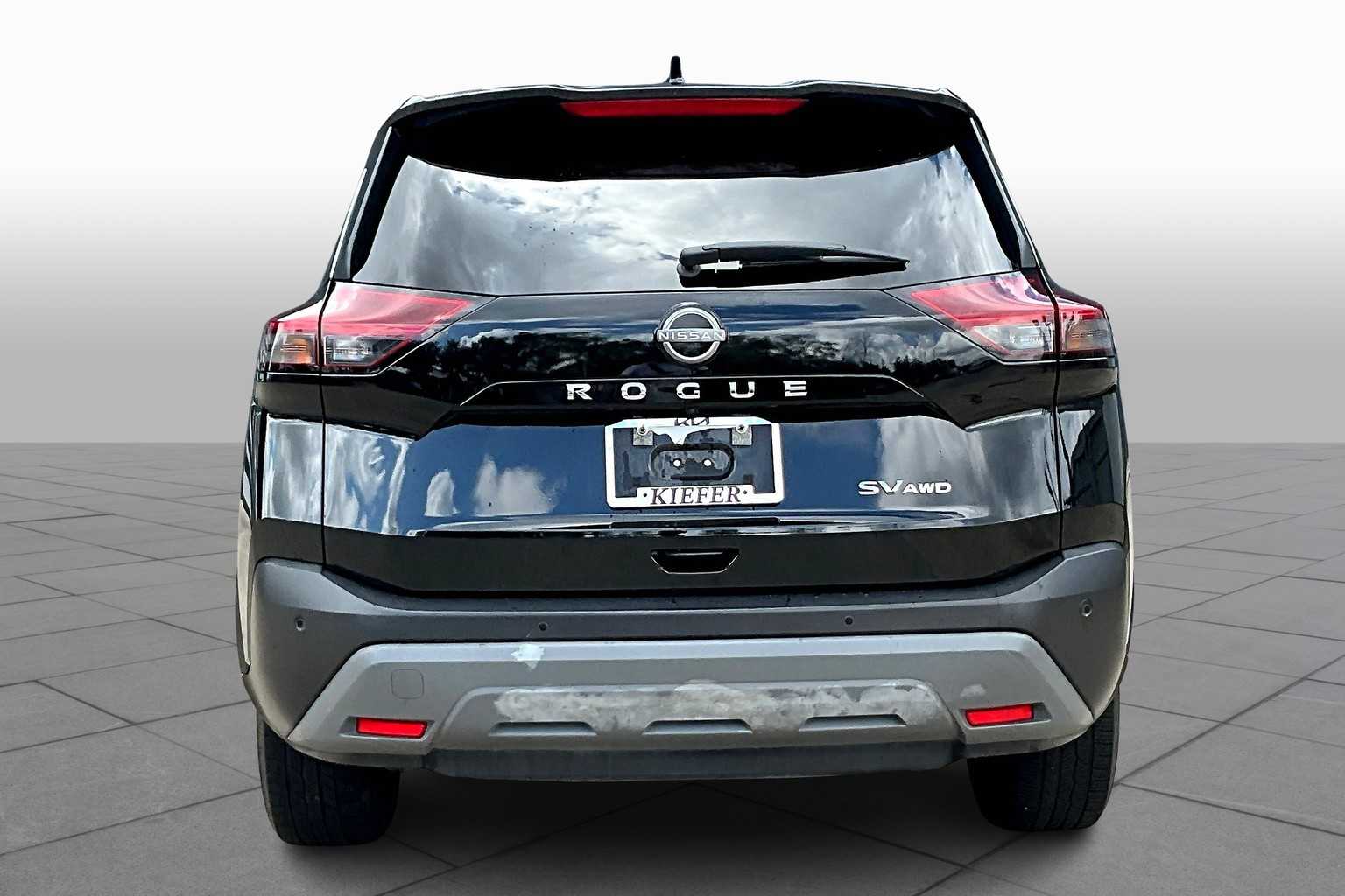 2023 Nissan Rogue SV photo 4