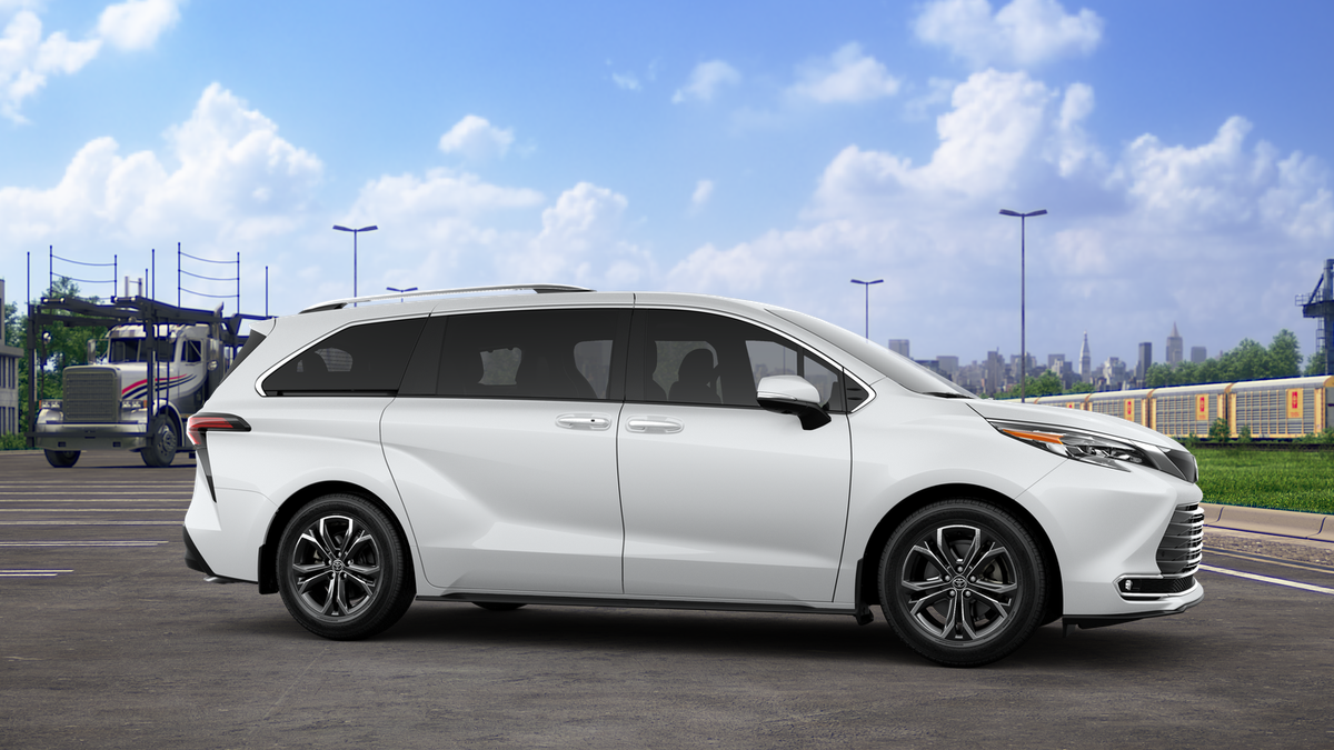 2025 Toyota Sienna Platinum photo 13