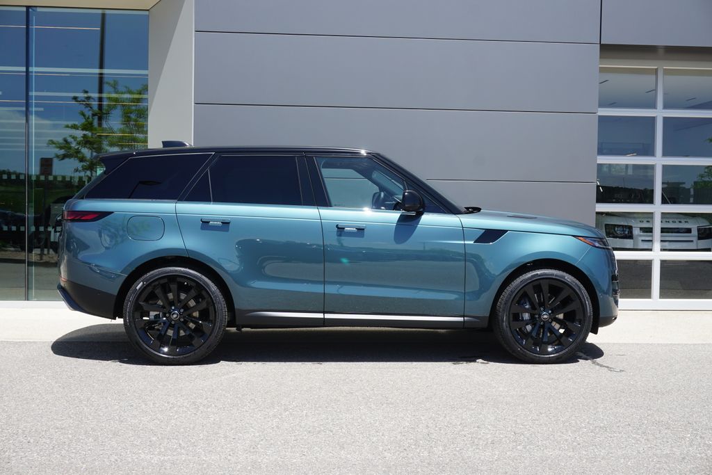 2025 Land Rover Range Rover Sport SE photo 7