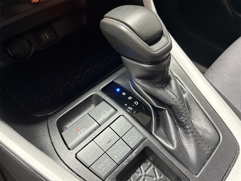 2024 Toyota RAV4 XLE photo 19