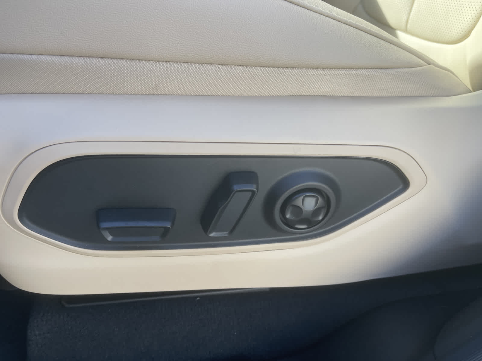 2024 Jeep Cherokee 4xe photo 9