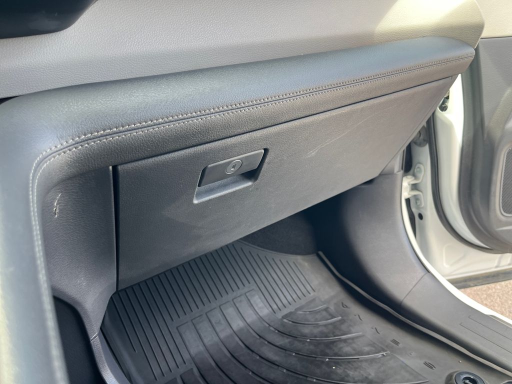 2022 Toyota Sienna XLE photo 22