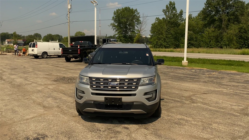 2016 Ford Explorer XLT photo 3