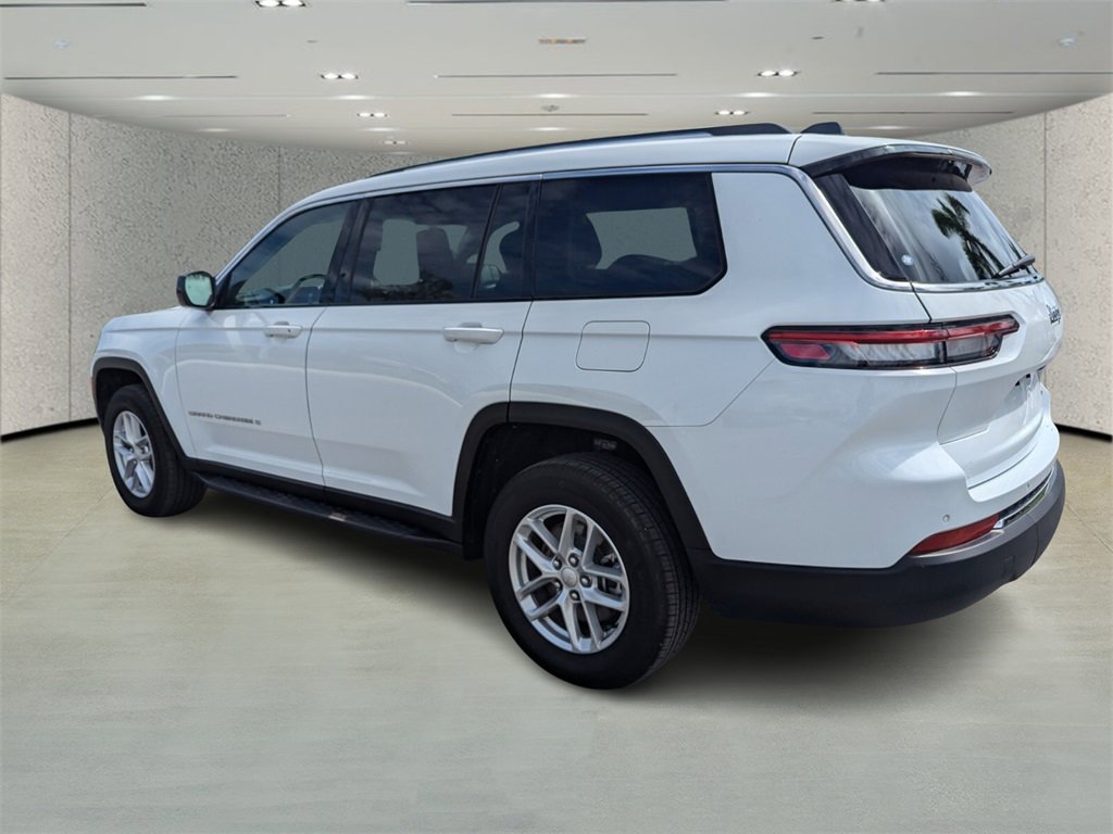 2023 Jeep Grand Cherokee Laredo photo 4