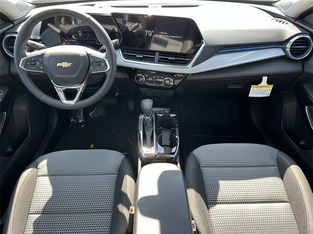 2025 Chevrolet Trax LT photo 3