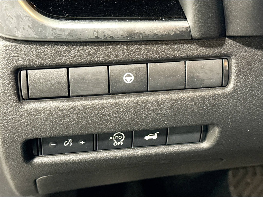 2025 Nissan Rogue SV photo 2