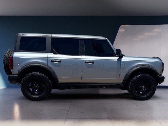 2023 Ford Bronco Black Diamond photo 6