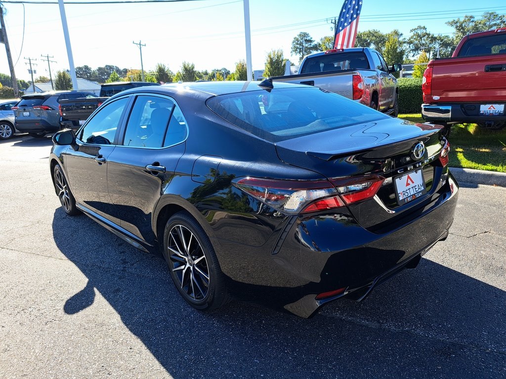 2022 Toyota Camry SE photo 10