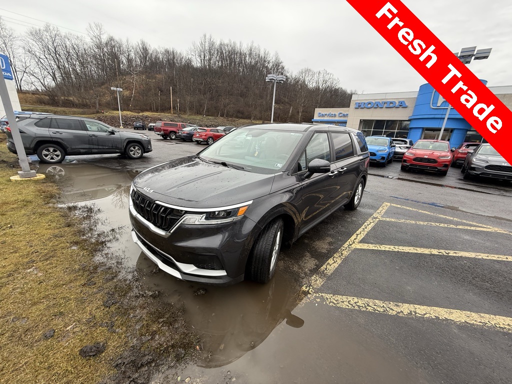 2022 Kia Carnival LX's photo