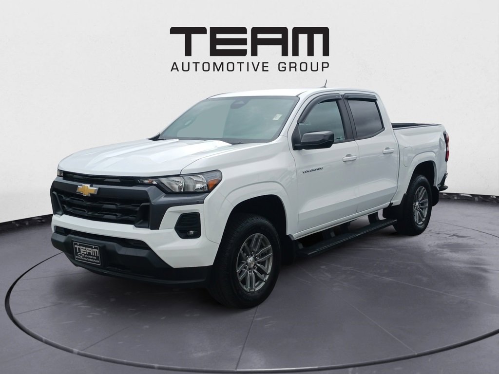 2023 Chevrolet Colorado LT photo 3