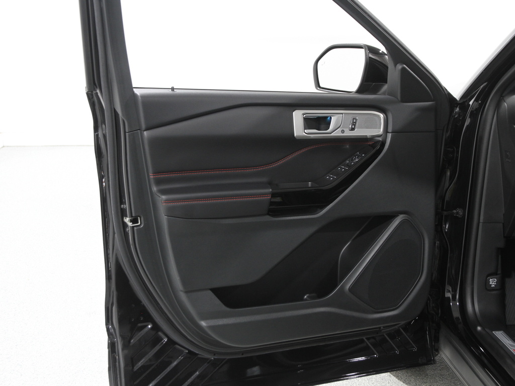 2023 Ford Explorer ST-Line photo 4