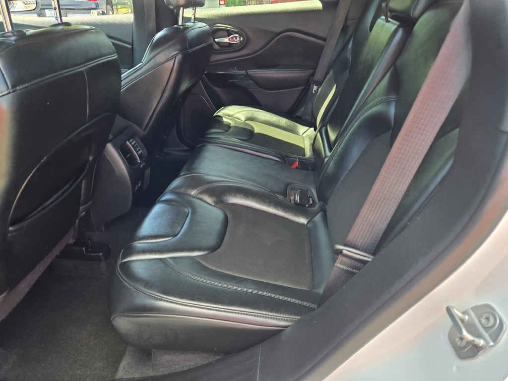 2021 Jeep Cherokee Altitude photo 11