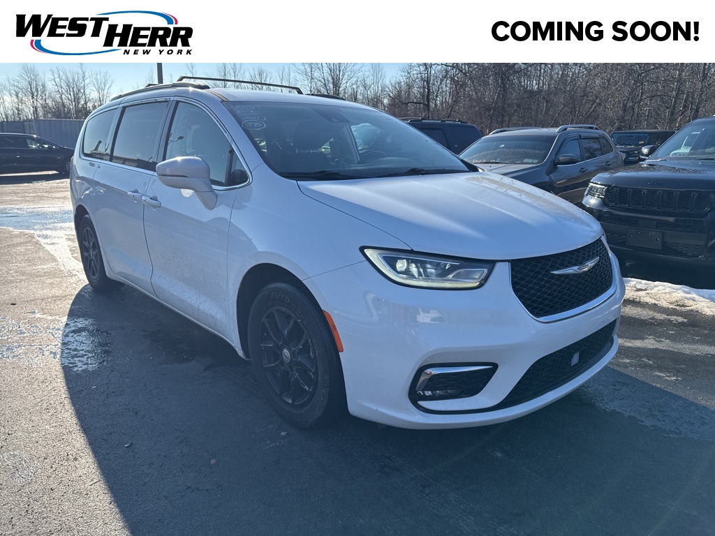 2022 Chrysler Pacifica Touring L's photo
