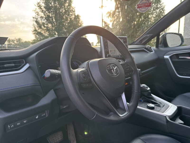 2021 Toyota RAV4 Hybrid XSE photo 9