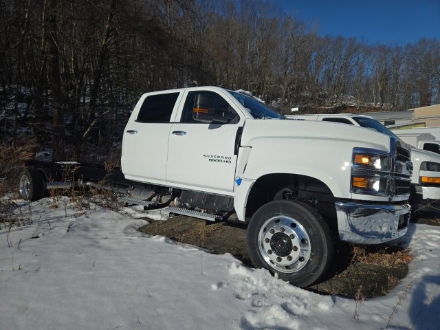 2025 Chevrolet Silverado 4500 Medium Duty Chassis Cab Work Truck's photo