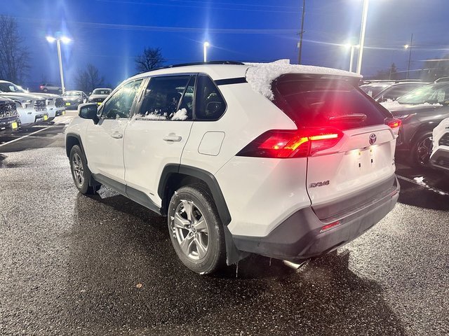 2024 Toyota RAV4 Hybrid XLE photo 2