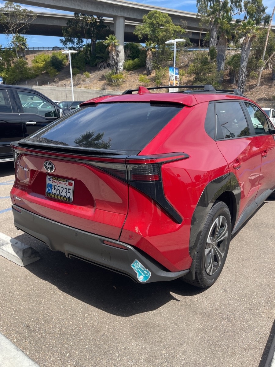 2024 Toyota bZ4X XLE photo 6