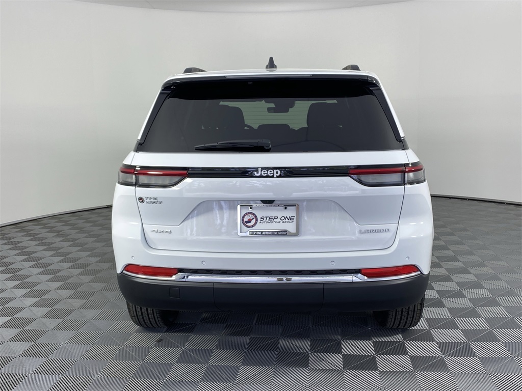 2025 Jeep Grand Cherokee Laredo X photo 2
