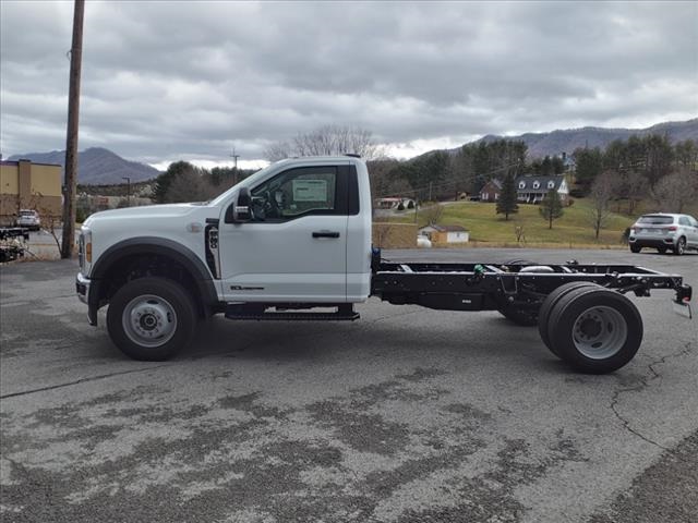 2024 Ford F-600 photo 2