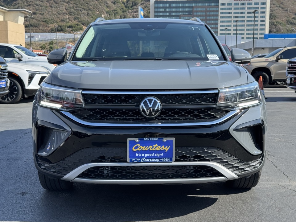 2024 Volkswagen Taos SE photo 3