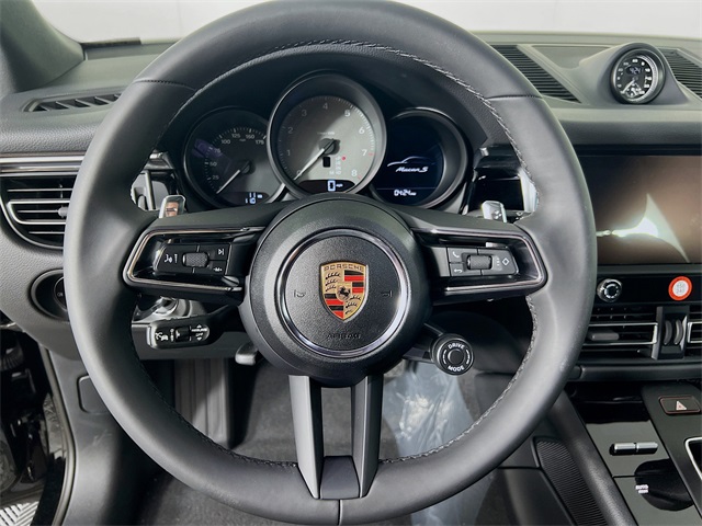 2025 Porsche Macan S photo 12