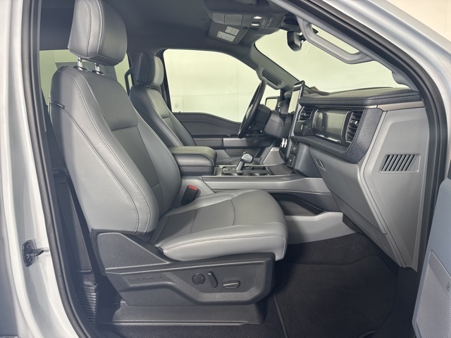 2025 Ford F-150 Lightning photo 4