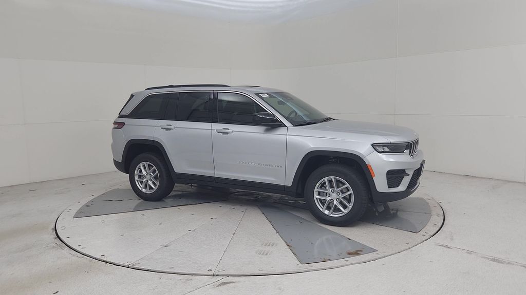 2025 Jeep Grand Cherokee Laredo X photo 2