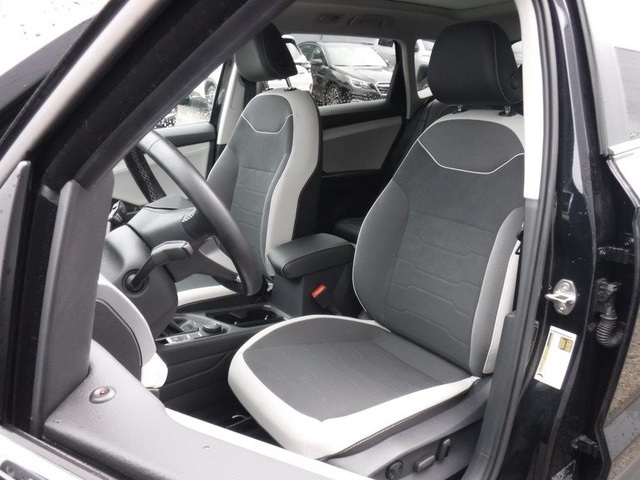 2025 Volkswagen Taos SE photo 12