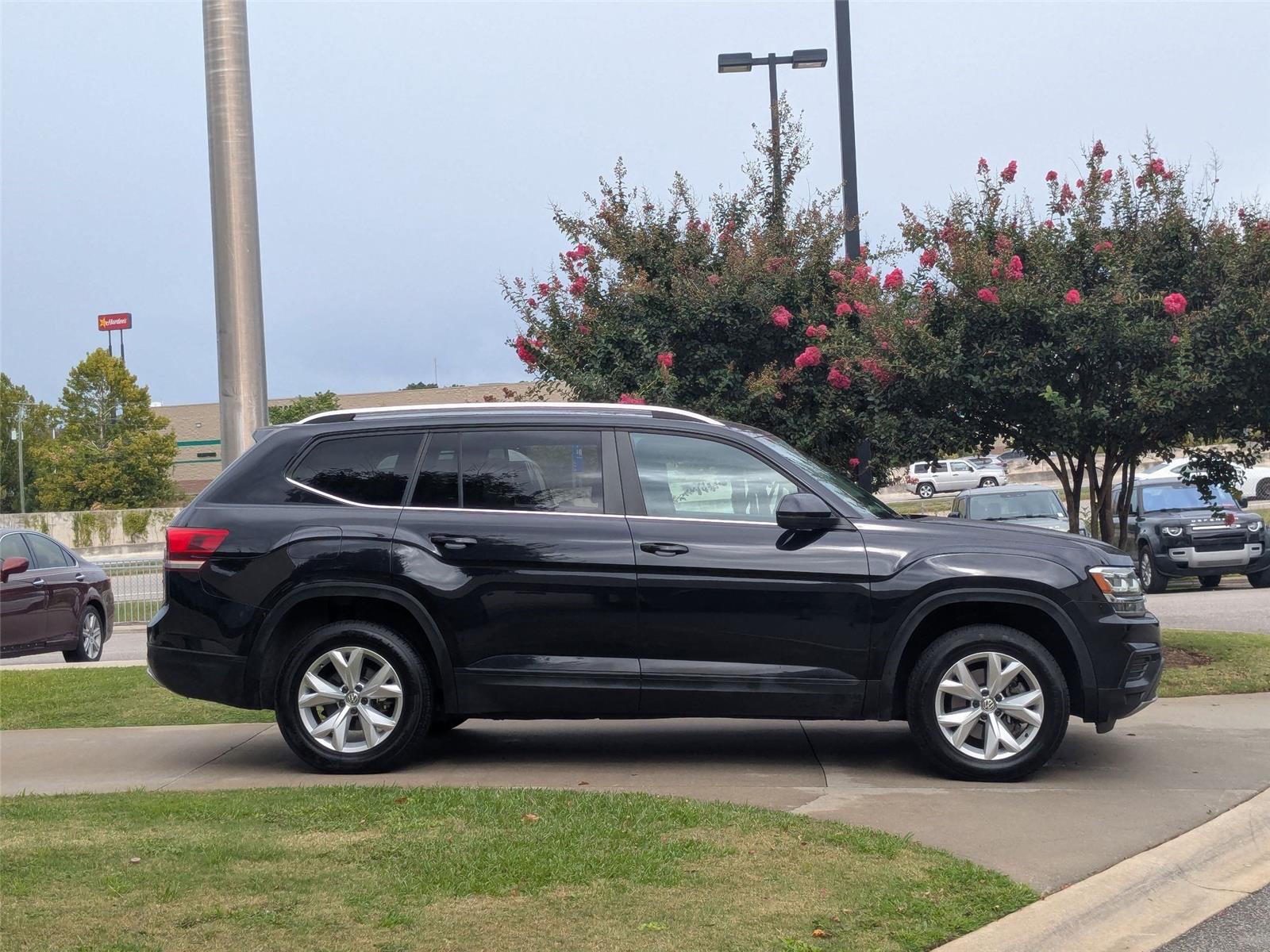 2019 Volkswagen Atlas V6 S photo 4