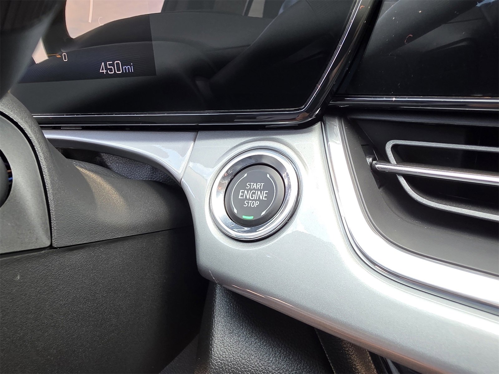 2025 Chevrolet Trax LT photo 20