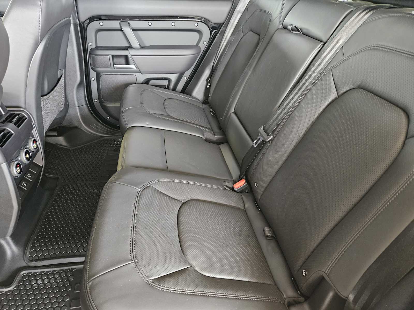2025 Land Rover Defender 110 X-Dynamic SE photo 22