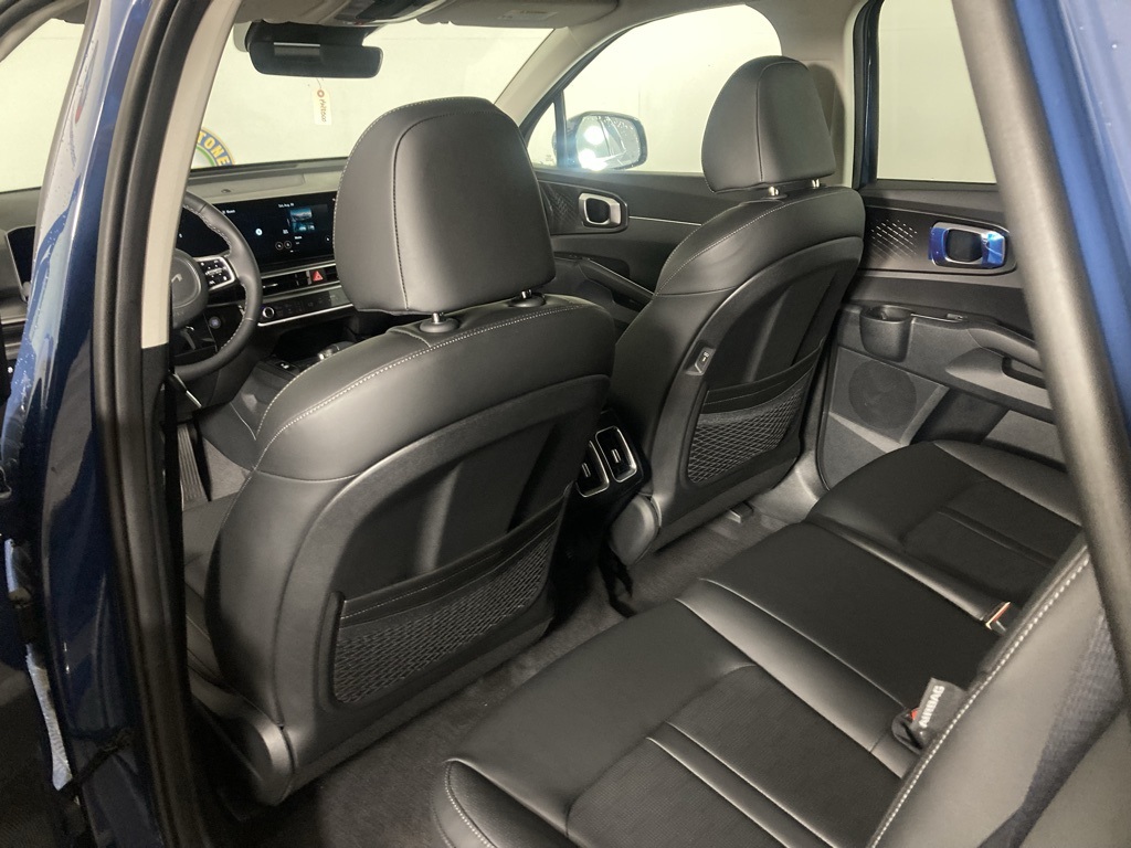 2025 Kia Sorento S photo 3