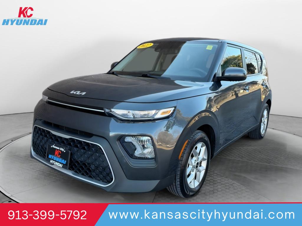 2022 Kia Soul LX's photo
