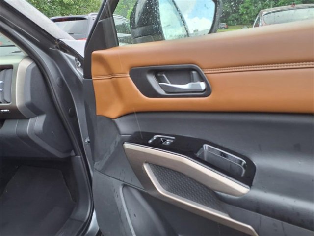 2023 Nissan Pathfinder Platinum photo 13
