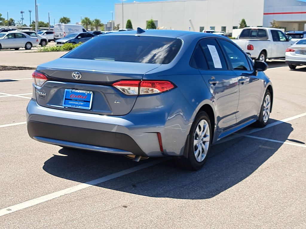 2022 Toyota Corolla LE photo 2