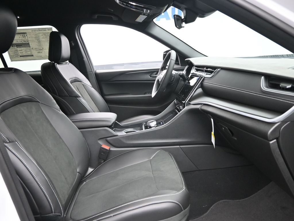 2025 Jeep Grand Cherokee Altitude X photo 5