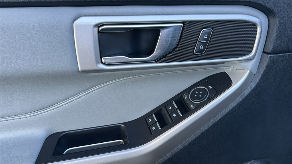 2022 Ford Explorer XLT photo 17
