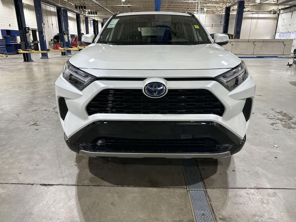 2023 Toyota RAV4 Hybrid SE photo 3