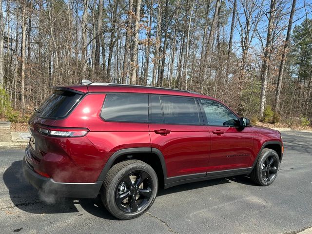 2025 Jeep Grand Cherokee Altitude photo 4
