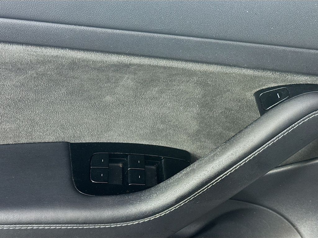 2020 Tesla Model 3 Standard Range Plus photo 15