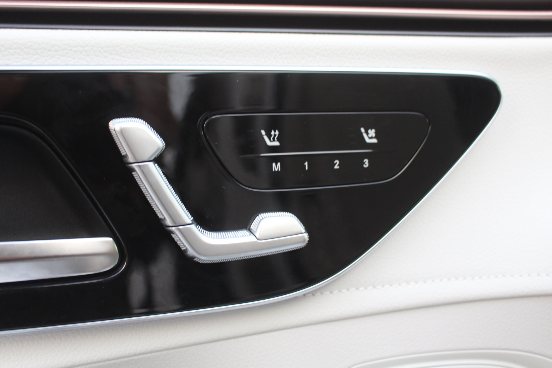 2026 Mercedes Benz EQE SUV 4MATIC photo 12
